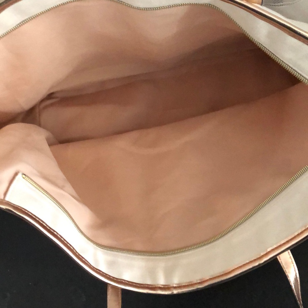NWT. Victoria’s Secret canvas tote with rose gold - Picture 3 of 6